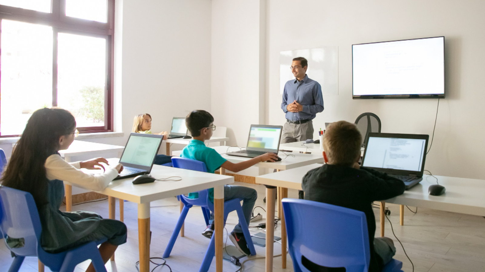 confident-teacher-explaining-lesson-pupils